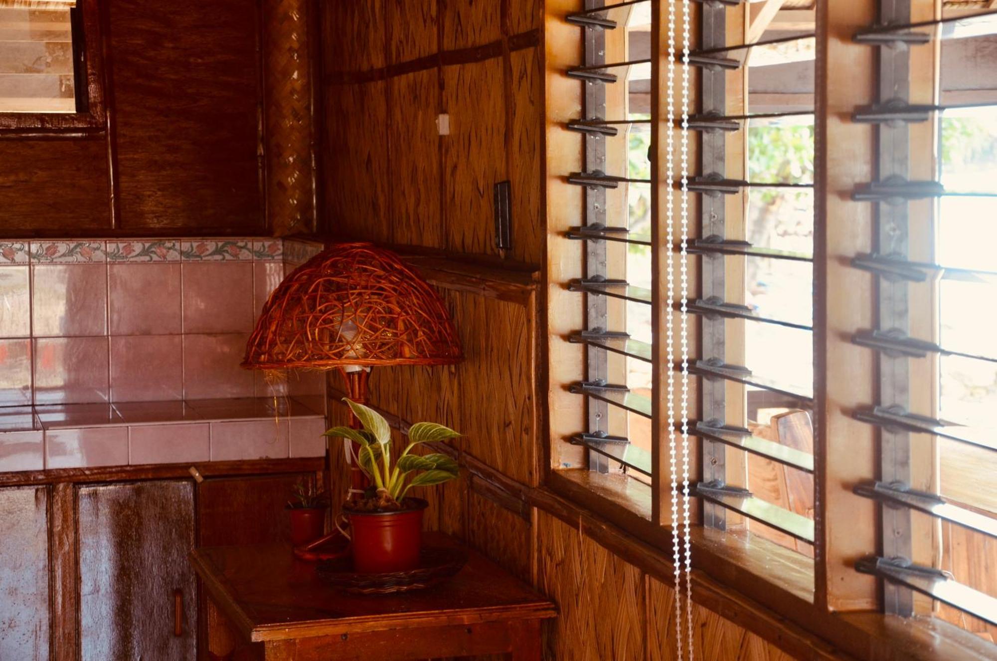 Amami Beach Resort Puerto Galera Buitenkant foto